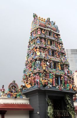  We visited the Sri Mariamman temple in Chinatown 