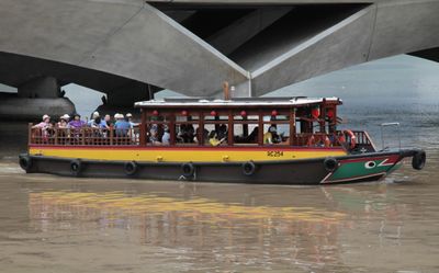  Bumboat on the river 