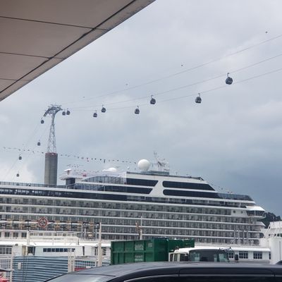 I would have liked to have gone over to Sentosa, but in the end decided to just stay on the ship. 