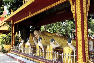 After the tour & lunch, I used a taxi to visit Wat Krom. It has wonderful art and a large reclining Buddha