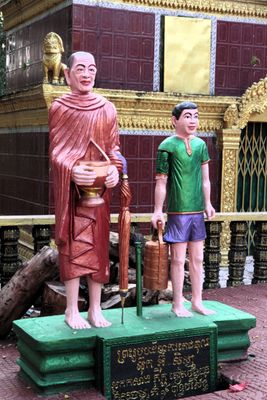 Wat Leu statues