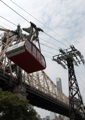 Took a 4 minute tram ride from around E 59th St. to Roosevelt Island in the middle of the Hudson. 