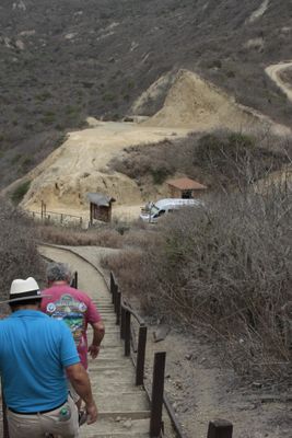 Walking down the path after going halfway to the San Lorenzo lighthouse.
