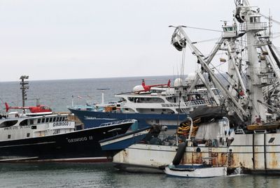 Visited a beautiful mausolean, then went back to port. We were surrounded by serious tuna boats with helicopters.