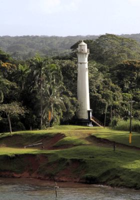The Atlantic Entrance Range Middle lighthouse was easy to find.