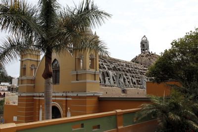 Newer church Santisima Cruz with fire-destroyed Ermita chapel Isolina Resto.JPG