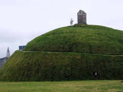 Mound & fish dry house at harbor was easy to spot but hard to get to.  But I finally found it.