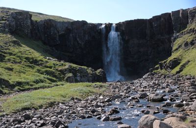 On the way back, the taxi/tour guide made a quick stop at Gufufoss