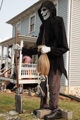 Halloween is coming (house near hotel)