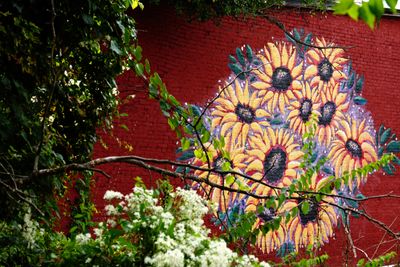 Sunflower mural on way to see locomotives 