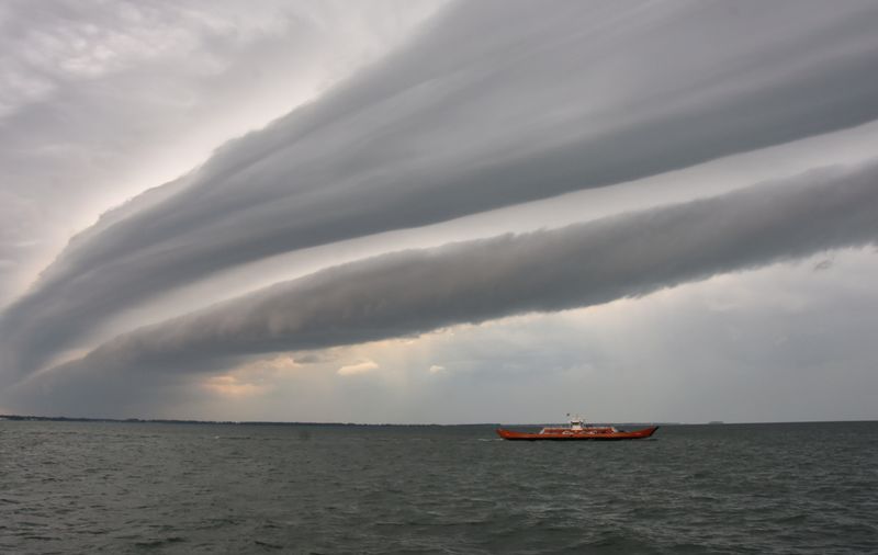 Wall Clouds bringing in rain over Lake Erie