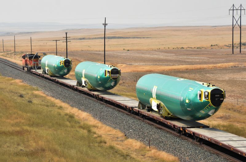 Boeing 737 fuselages being transported from Kansas to Washington