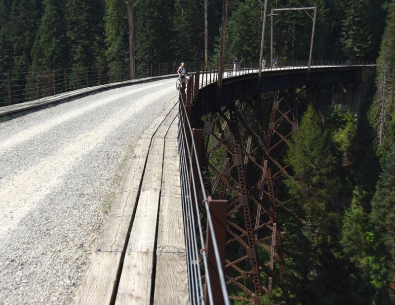 Curved trestle