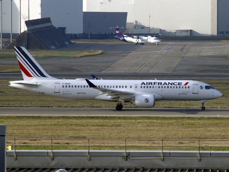 CS300 F-HZUF