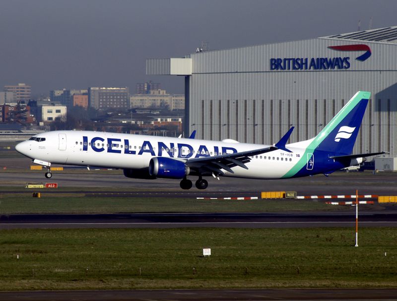 B737-MAX 9 TF-ICB