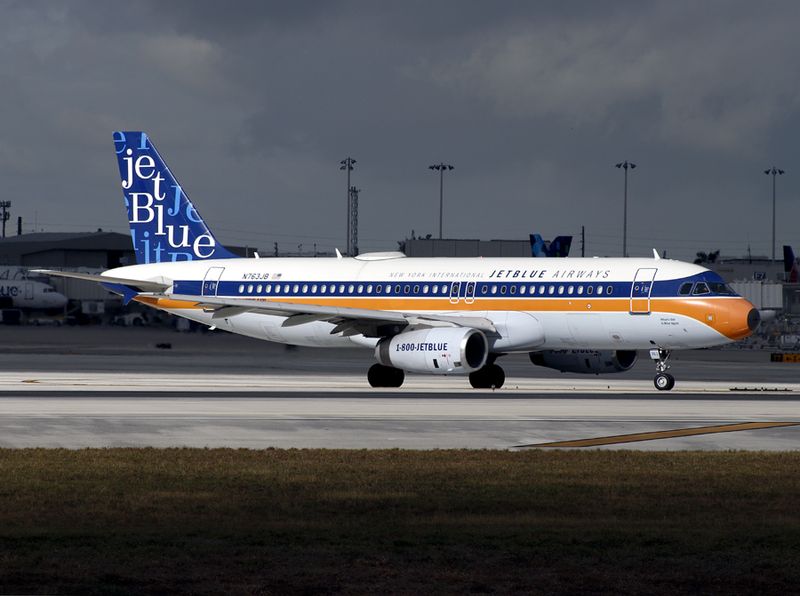 A320 N763JB