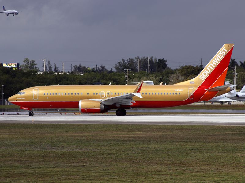 B737 MAX-8 N871HK