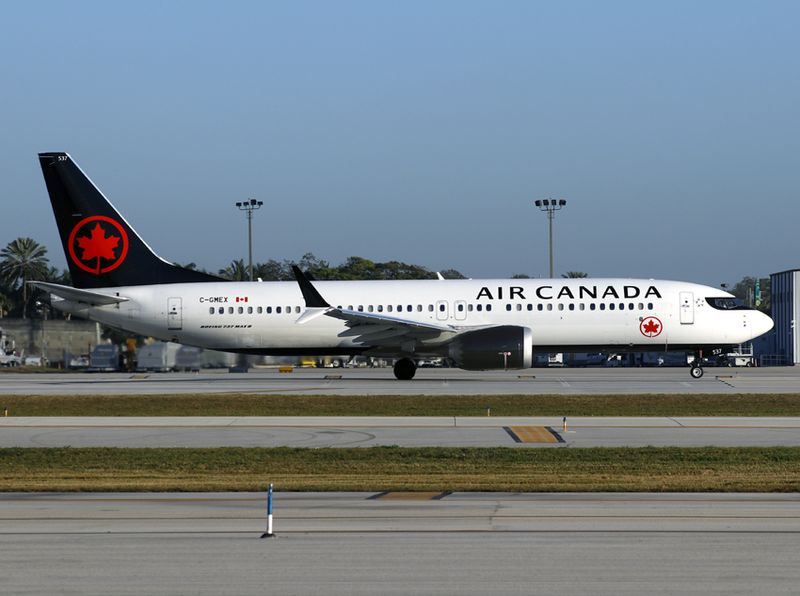 B737-8 MAX C-GMEX
