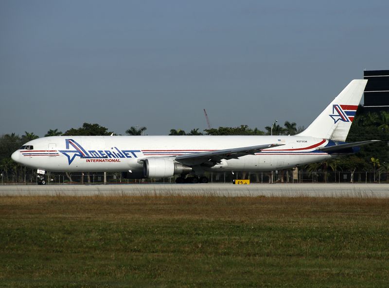 B767-300(F) N373CM