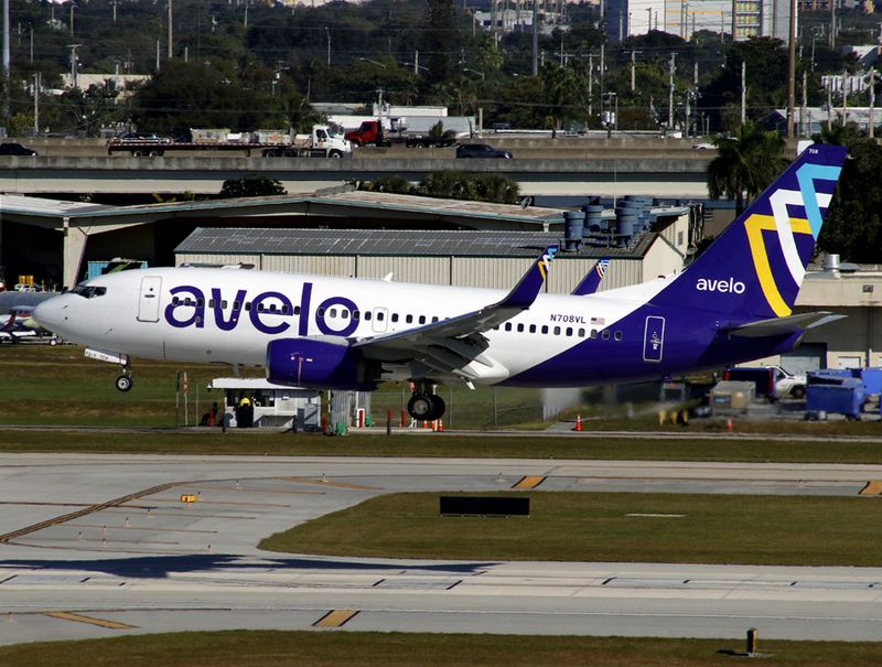 B737-700 N708VL