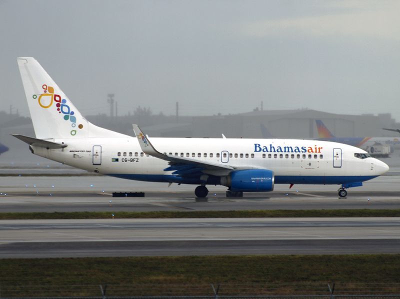 B737-700 C6-BFZ 