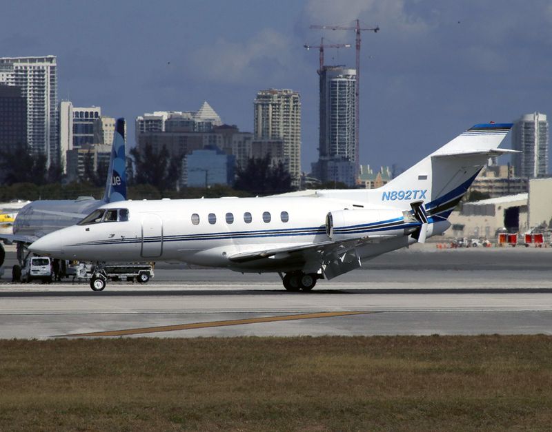 Hawker 800 N892TX
