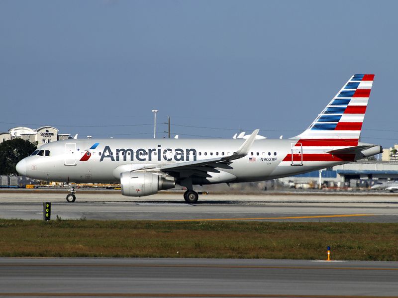 Airbus A319 N9029F
