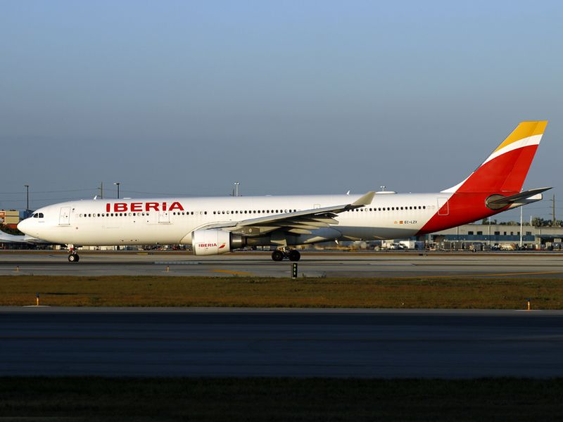A330-300 EC-LZX