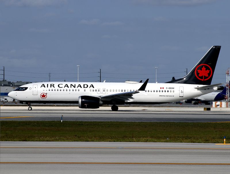 B737-8 MAX C-GEHV