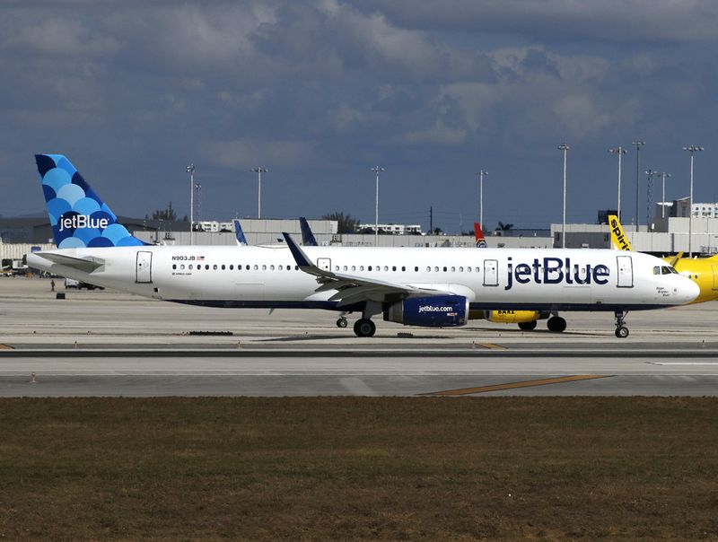 Airbus A321 N903JB