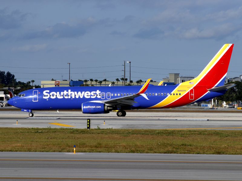 B737-800 N8510V