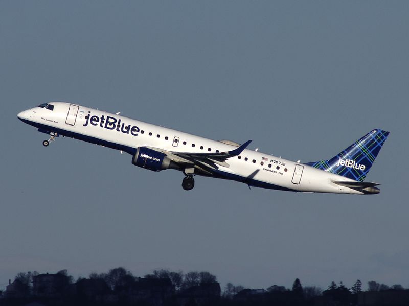 Emb195  N307JB