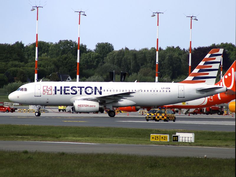 A320-200 LY-CCK