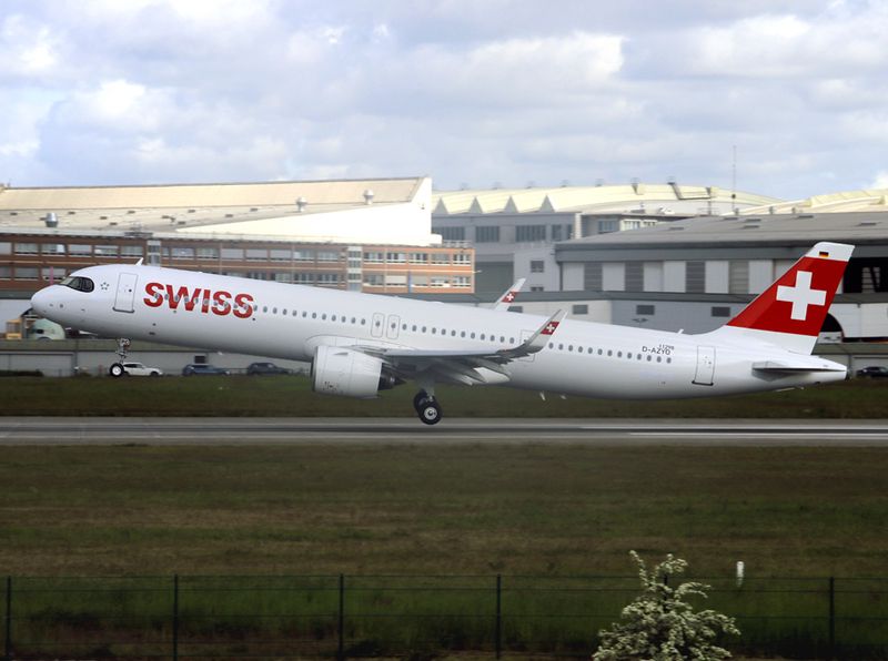 A321-N D-AZYO
