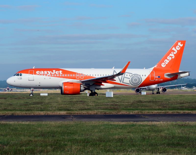 Easyjet Europe departs via 26L at LGW