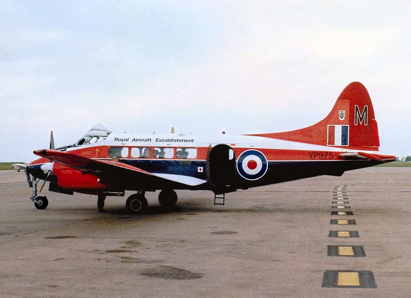 DHC Dove VP-975