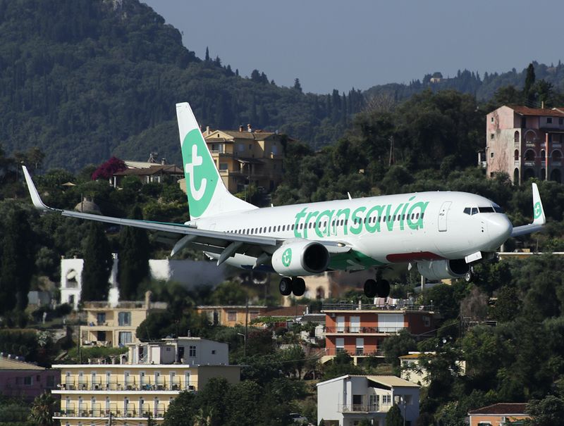 B737-800 PH-HZL