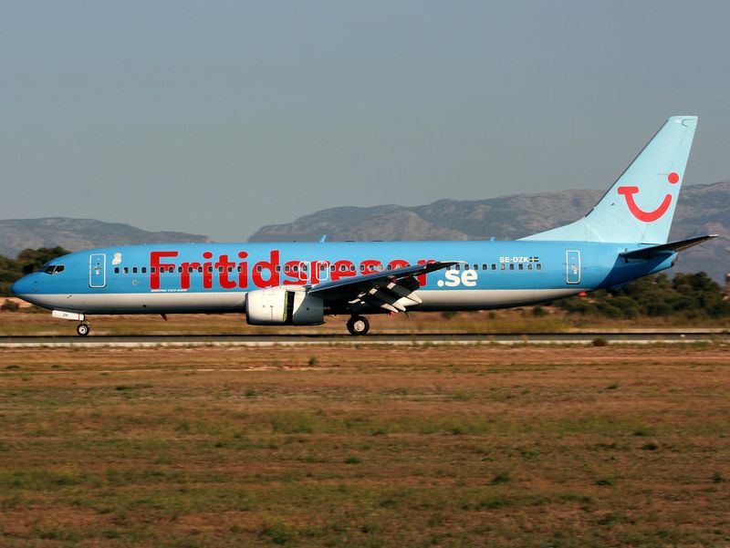 B.737-800 SE-DZK 