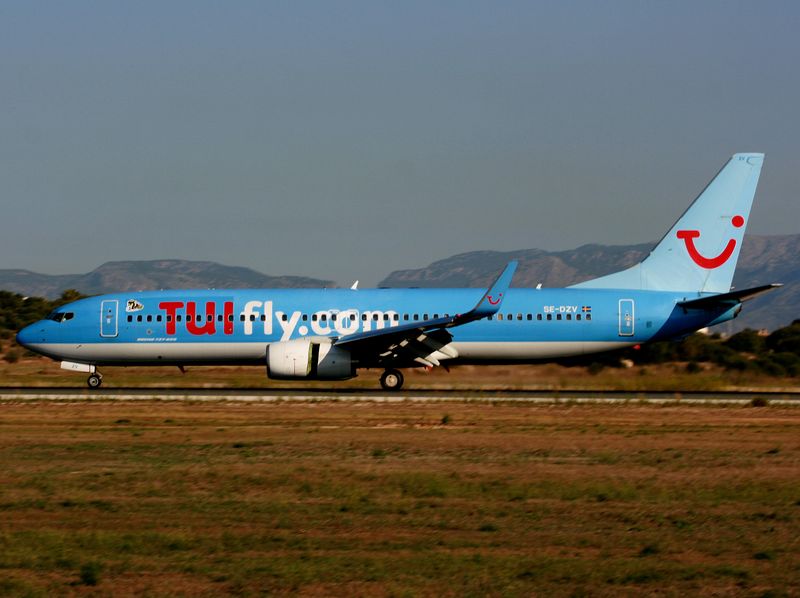 B737-800 SE-DZV 
