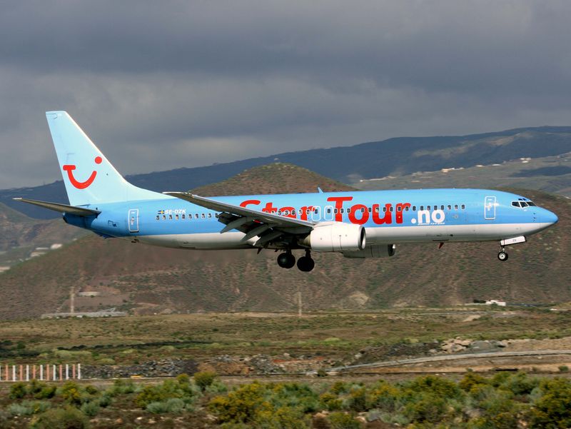 B.737-800 SE-DZK