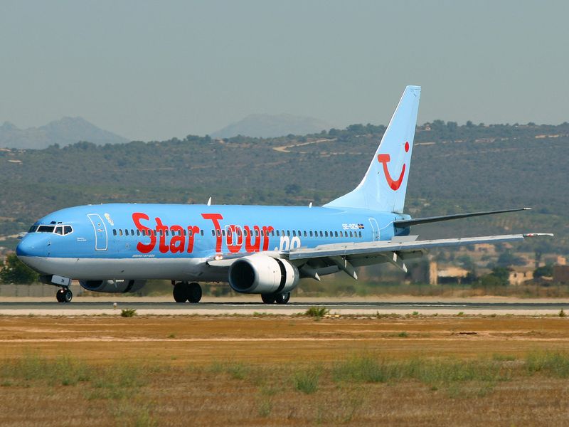 B737-800 SE-DZH 