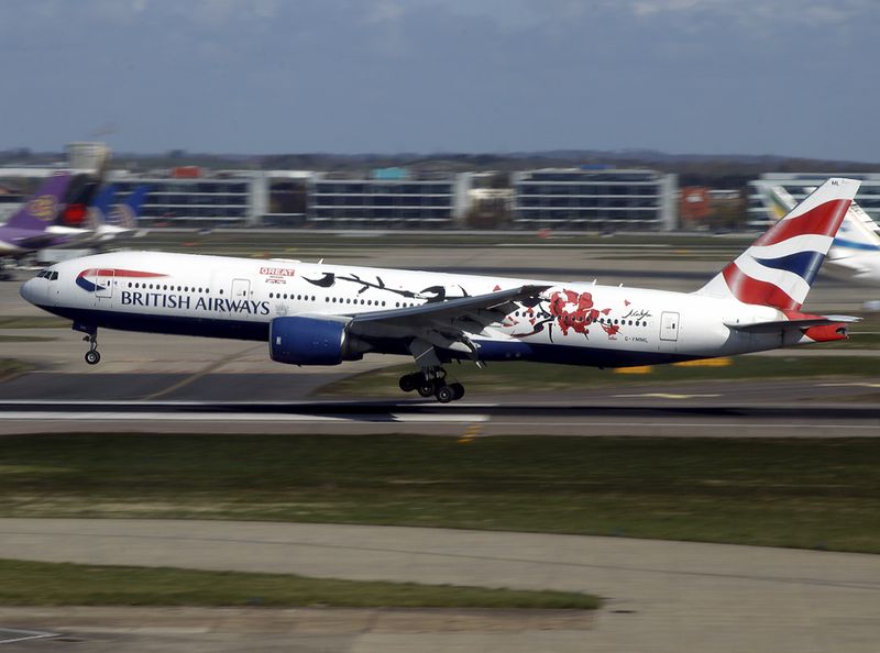 B777-200 G-YMML