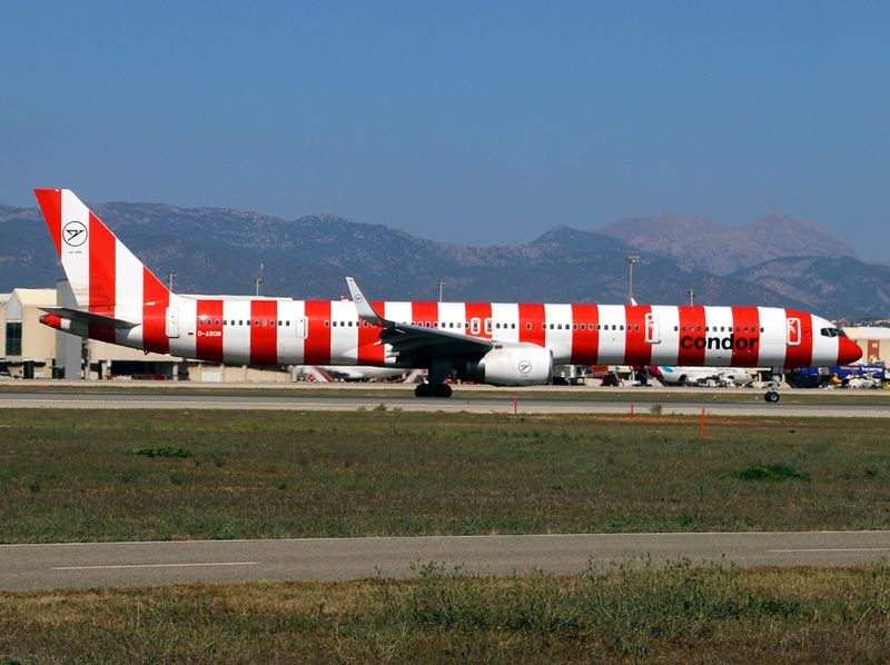 B757-330 D-ABOM