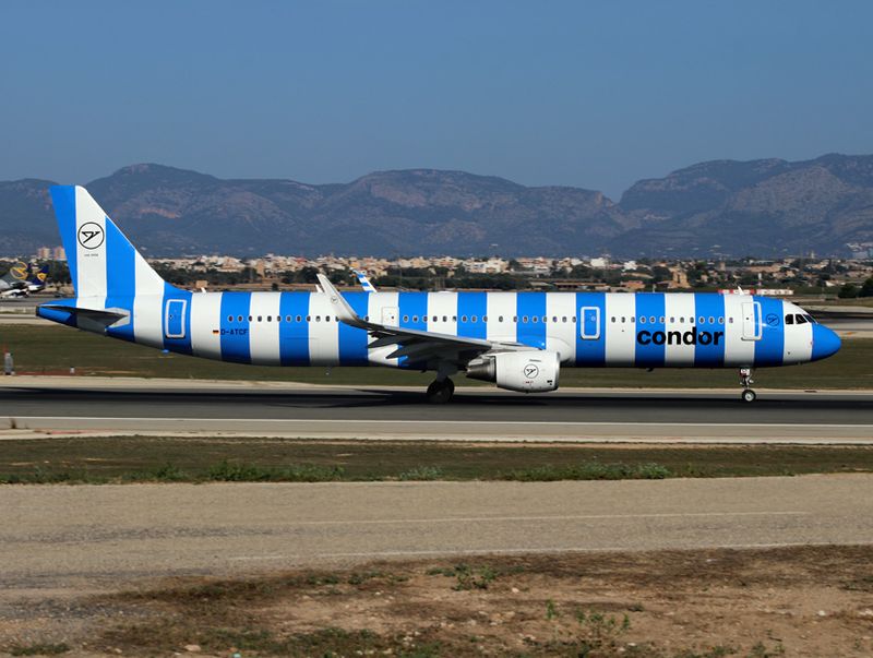 Blue stripes departing Palma 06R