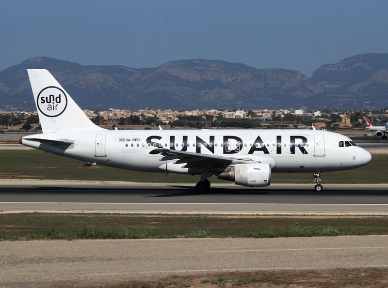 Airbus A319 9A-BER