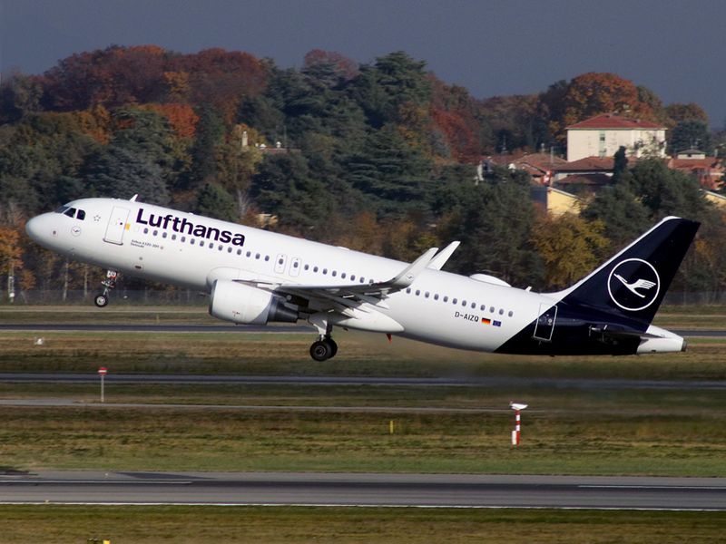 D-AIZQ (MXP 15-11-23) FB.jpg