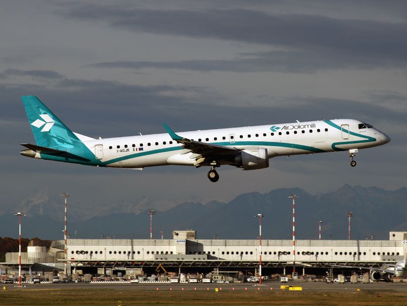 Embraer Emb 195 I-ADJR 