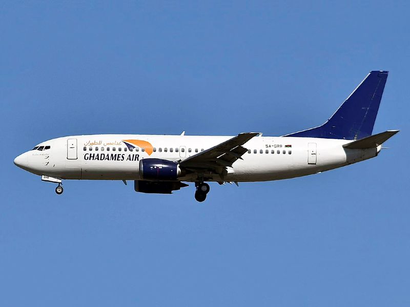 B737-300 5A-GRR