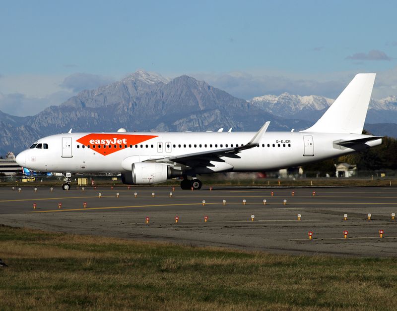 G-EJCR (LIN 17-11-23) FB.jpg