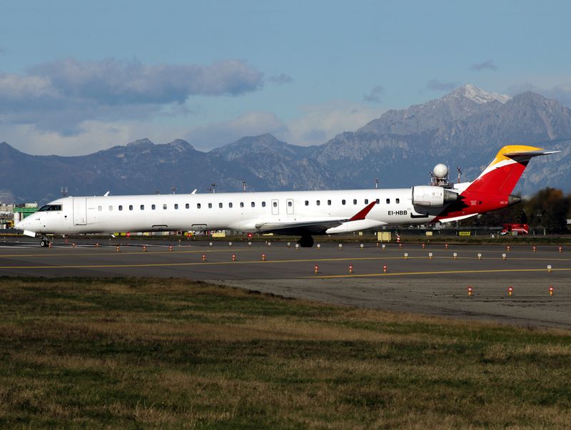 CRJ1000 EI-HBB